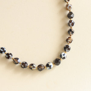 offrez a votre femme ce collier en Agate noire et feu