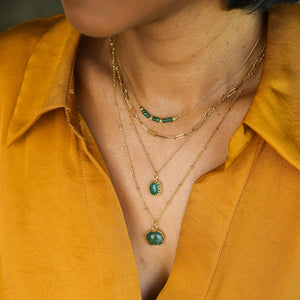 collier en acier inoxydable et en Agate verte monté à la main 