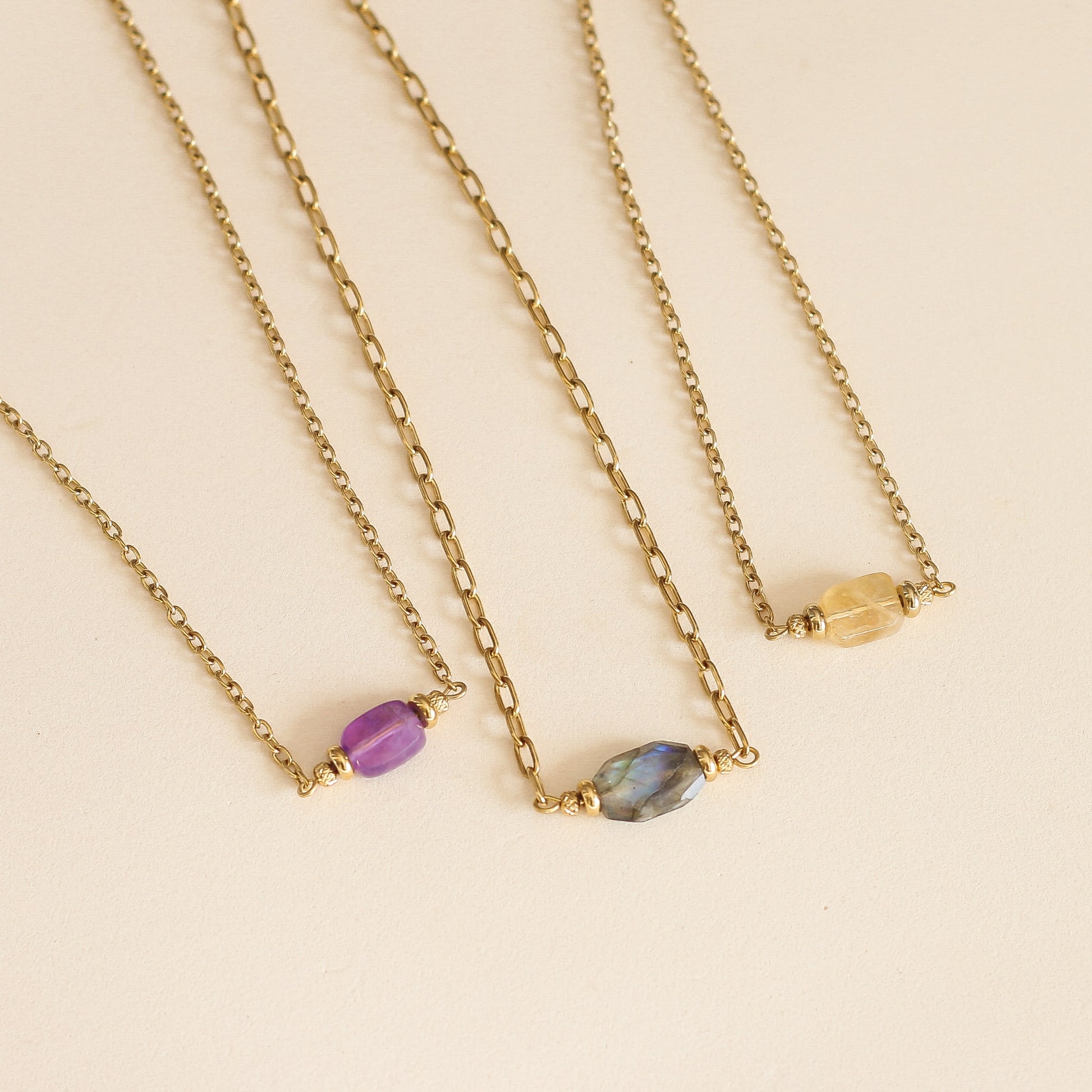 collier à chaine épaisse en acier inoxydable et pierre naturelle d'Améthyste violette