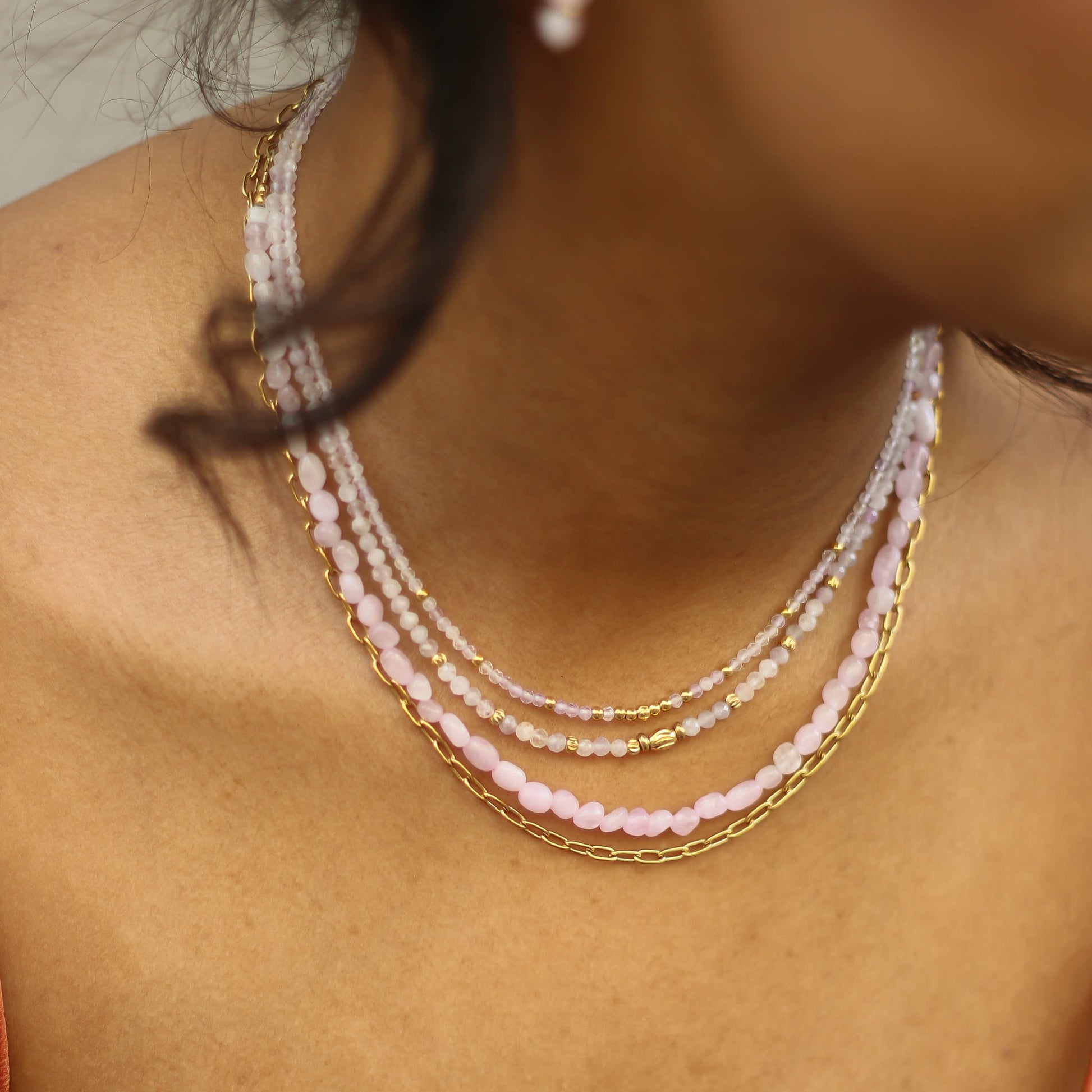 Collier en améthyste lavande, pierre naturelle fine.