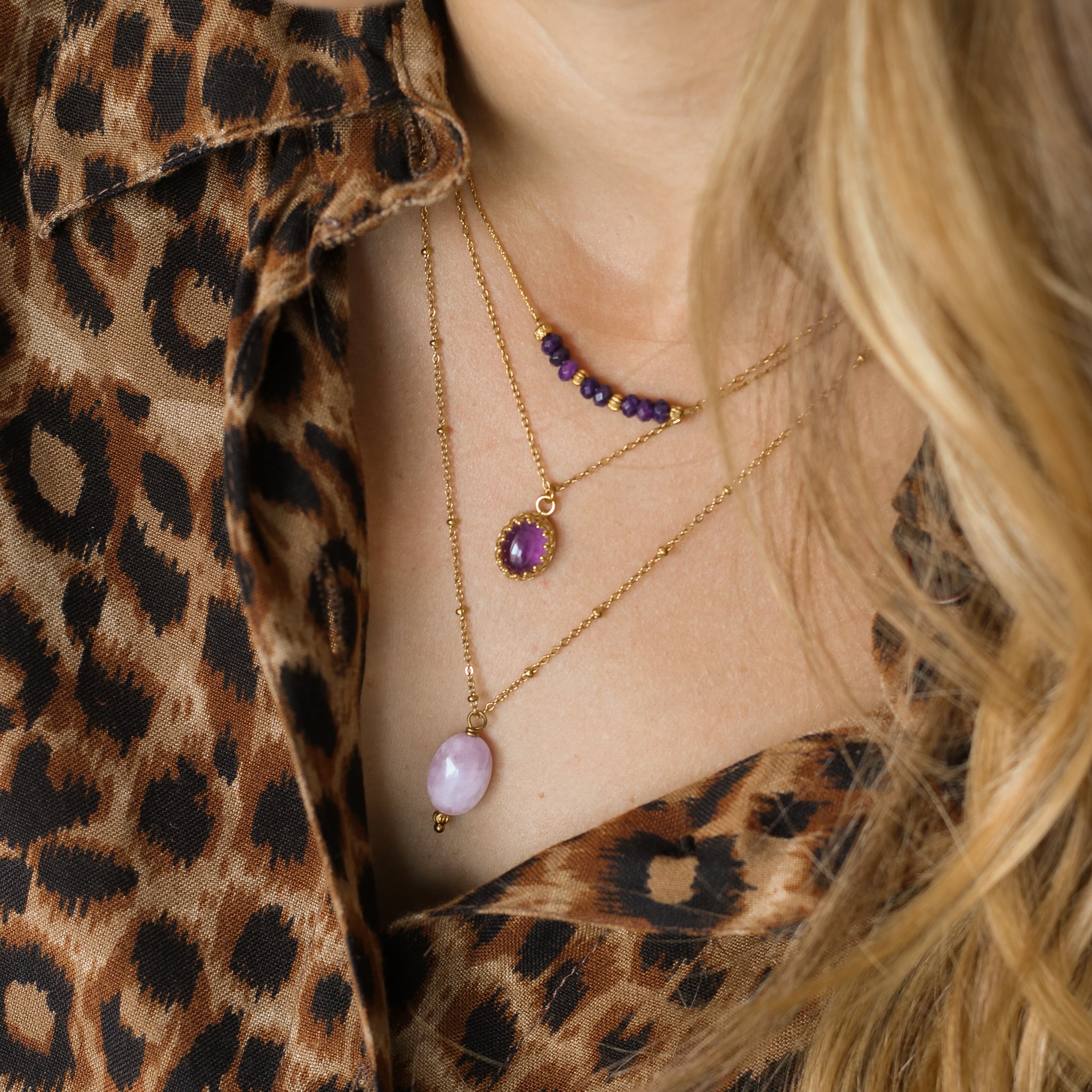 collier fin avec un pendentif en Améthyste naturelle 