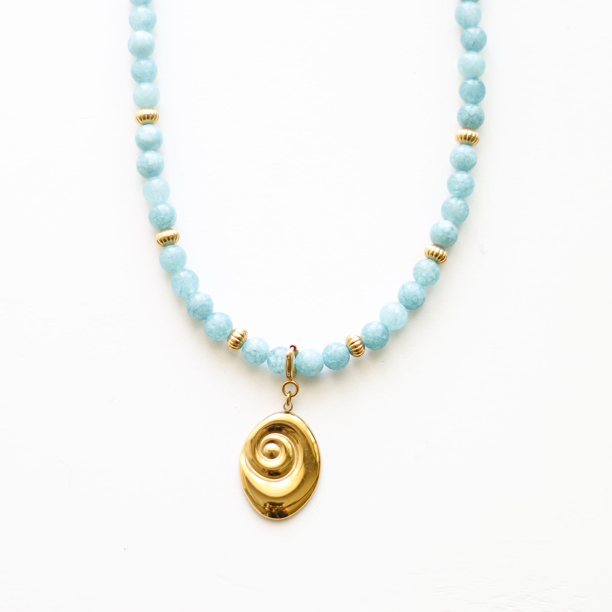 Collier en aragonite bleue, pierre naturelle.