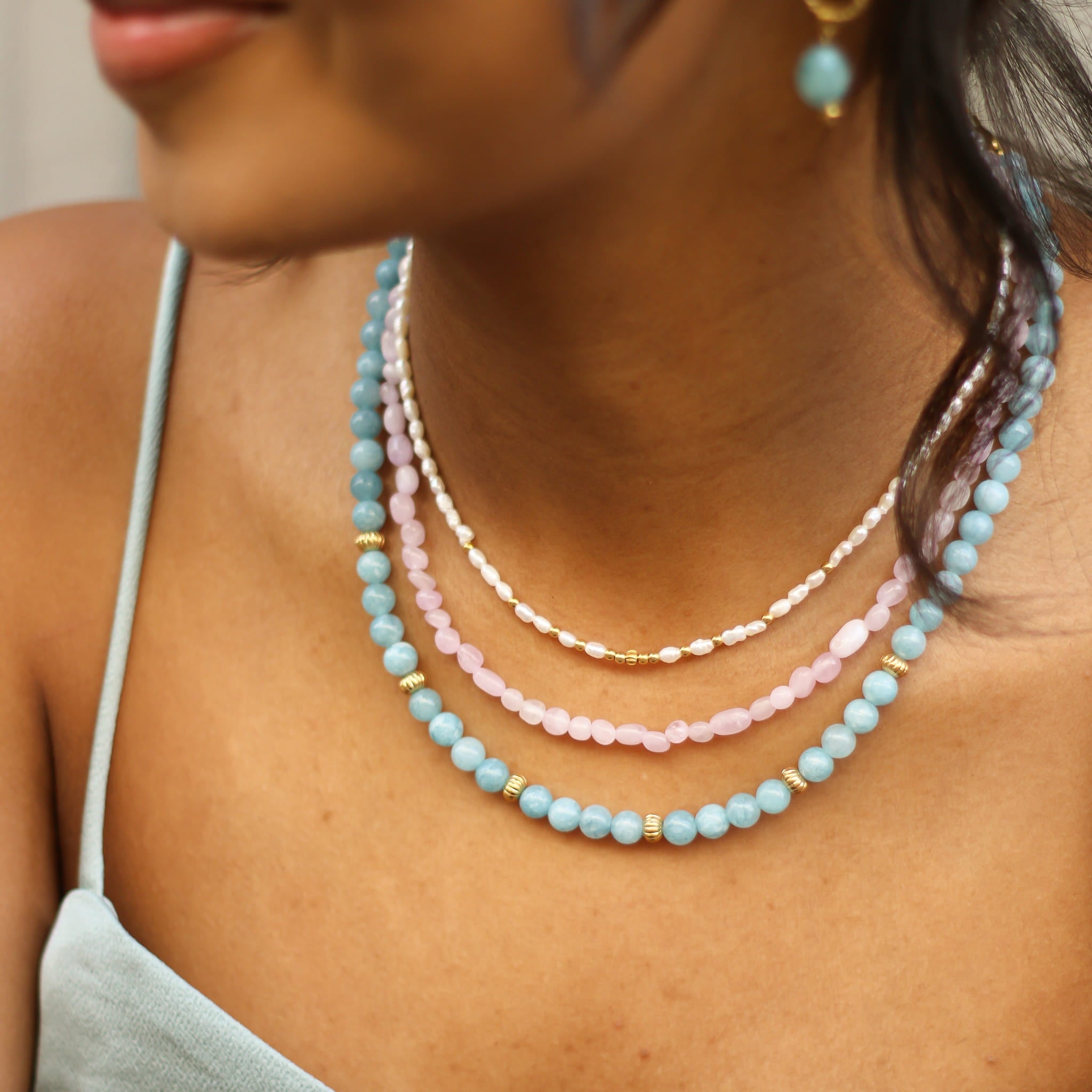 Collier en aragonite bleue, pierre naturelle fine.