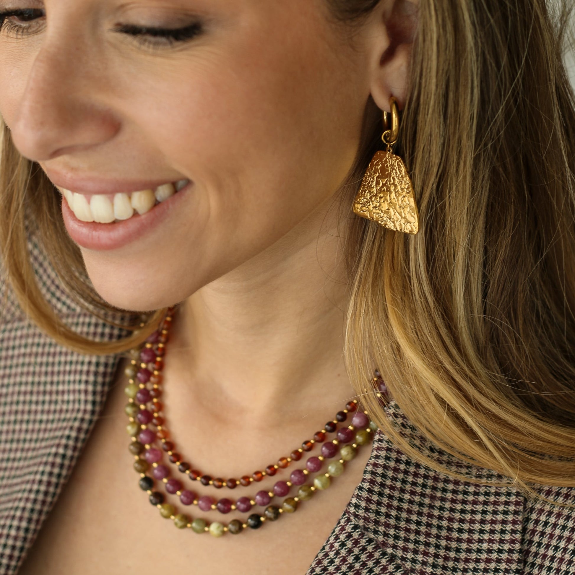 collier en Aragonite cranberry monté à la main à Paris