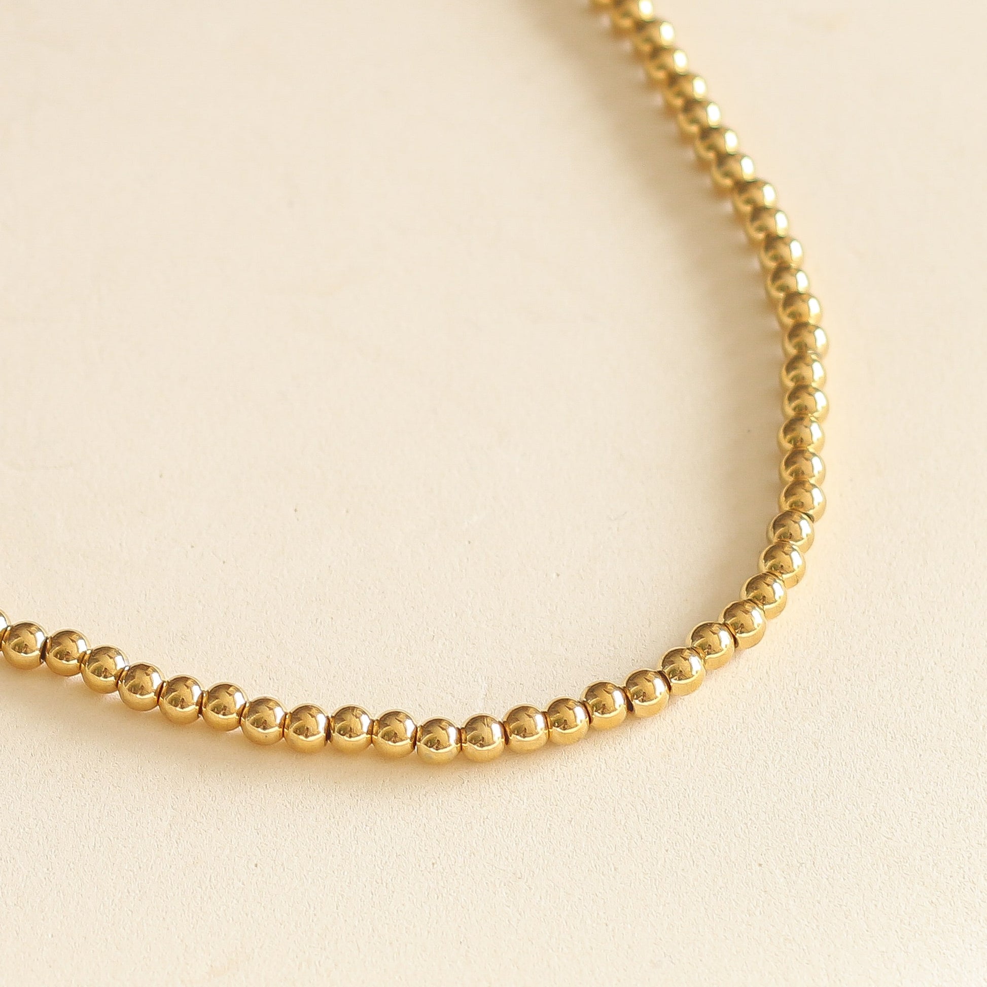 Collier Boules dorées le basique tendance