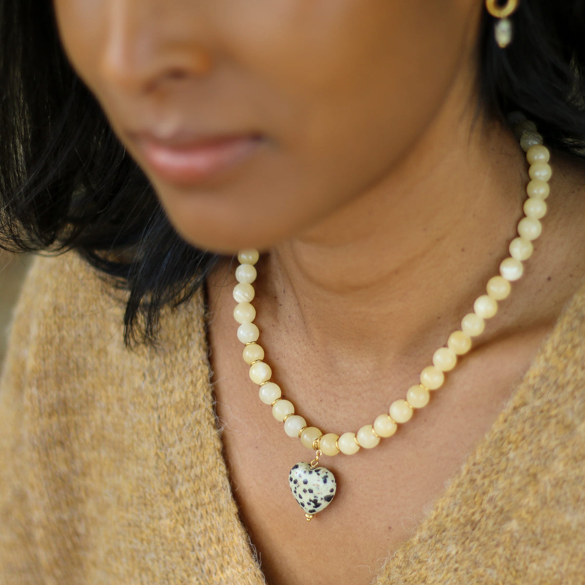 Collier Calcédoine jaune et Jaspe Dalmatien coeur