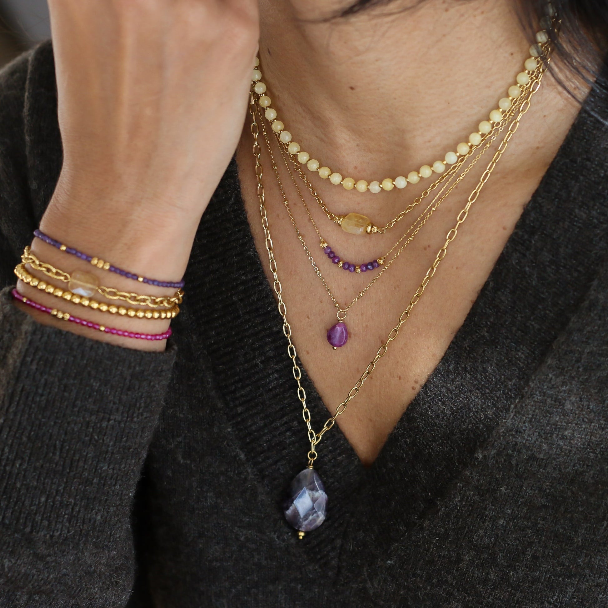 collier en perles de Calcédoine assemblé à la main en France