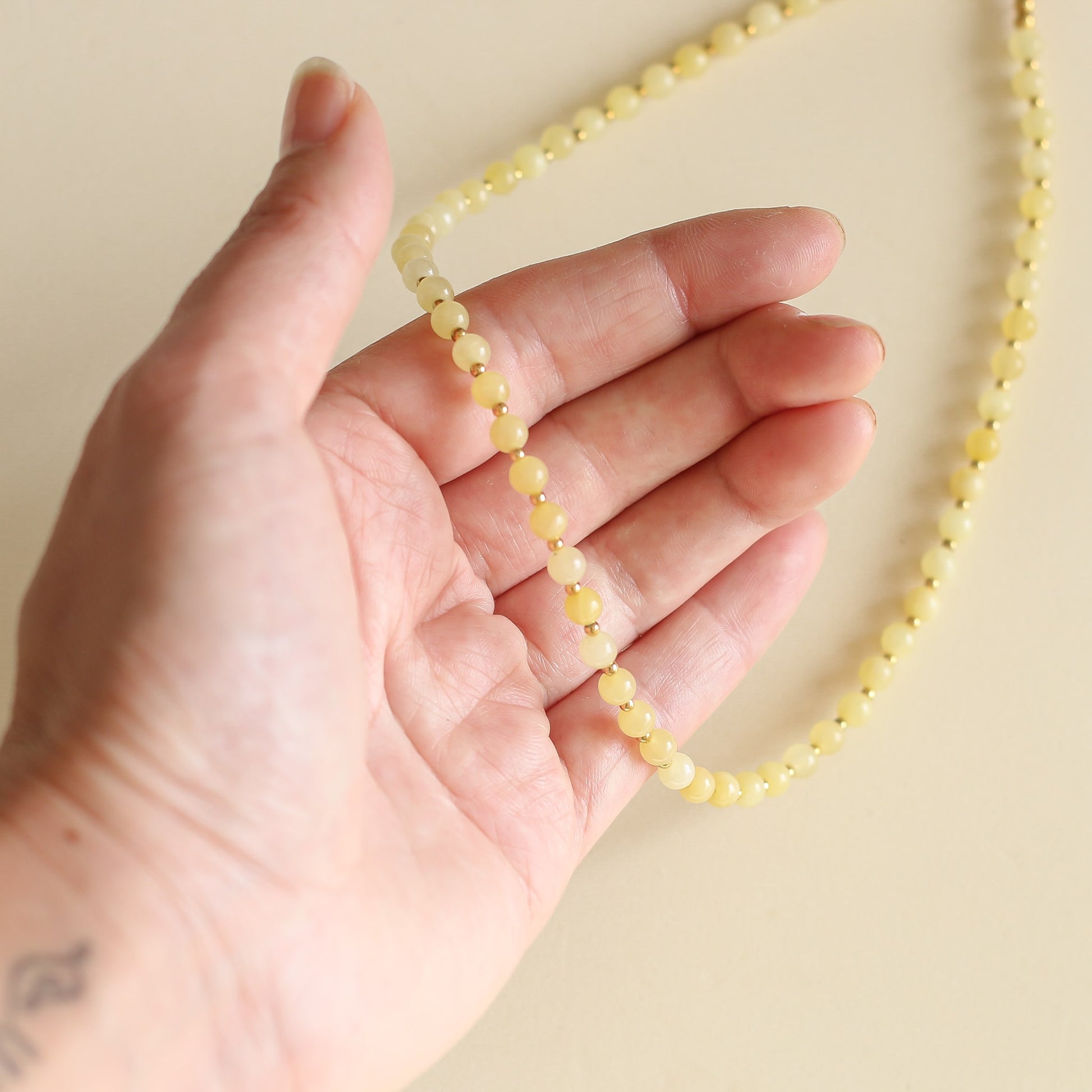 Collier Billie en Calcédoine jaune couleur trendy du printemps