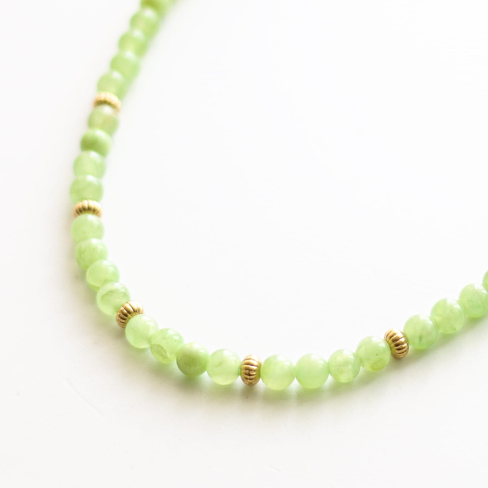 Collier en calcite verte, hypoallergénique.