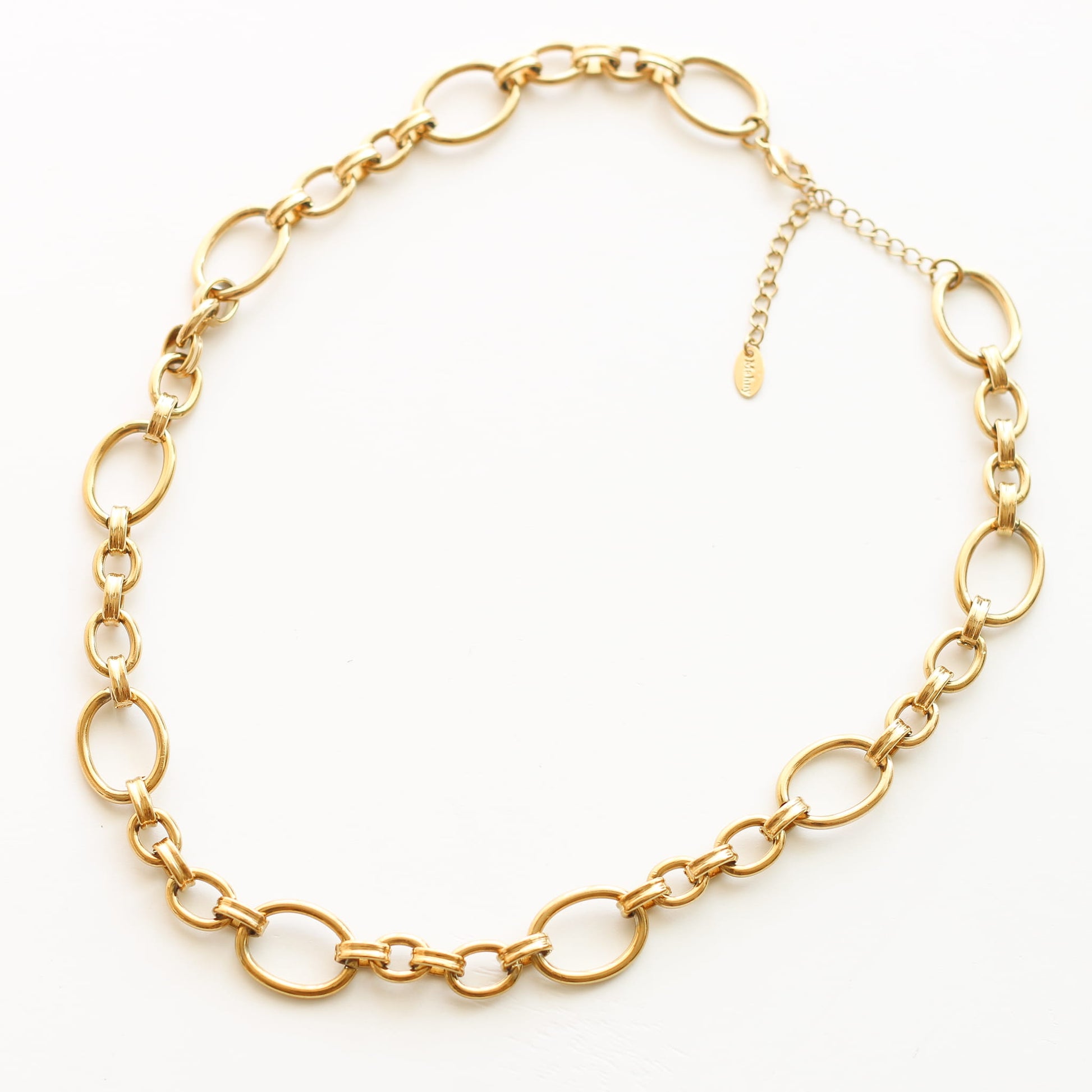 Collier chaîne Anneau, détail du fermoir signé Mahny, pierres semi-précieuses assemblées main.