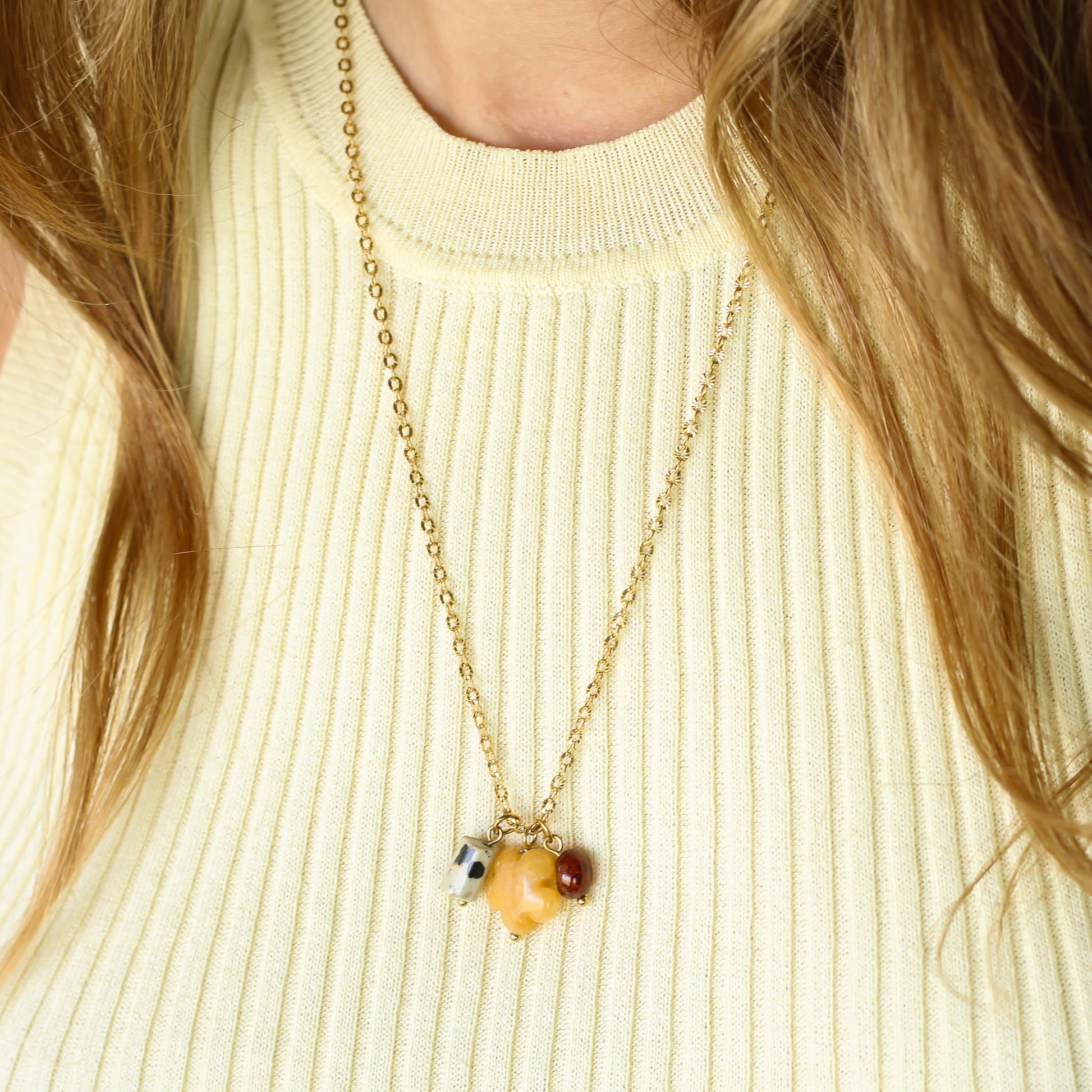 Collier Flora Aventurine Jaune, détail du fermoir signé Mahny, bijou en pierres naturelles, Paris.