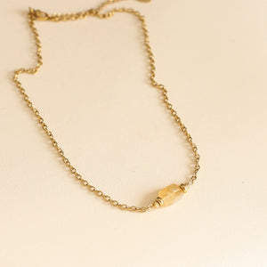 Collier avec une chaine en or et un pendentif en Citrine jaune 