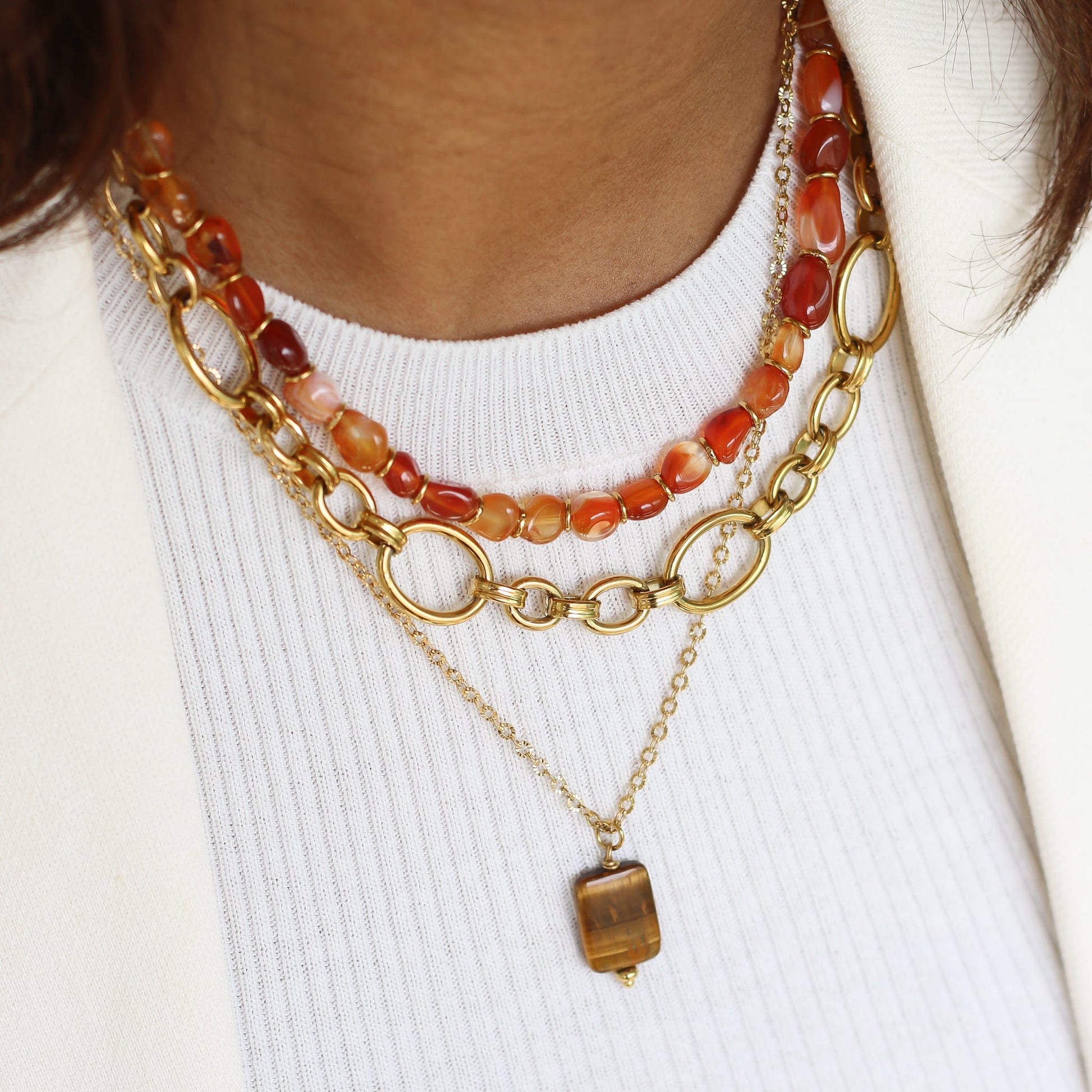 Collier chaîne Anneau, vue rapprochée, Mahny bijoux pierre fine.