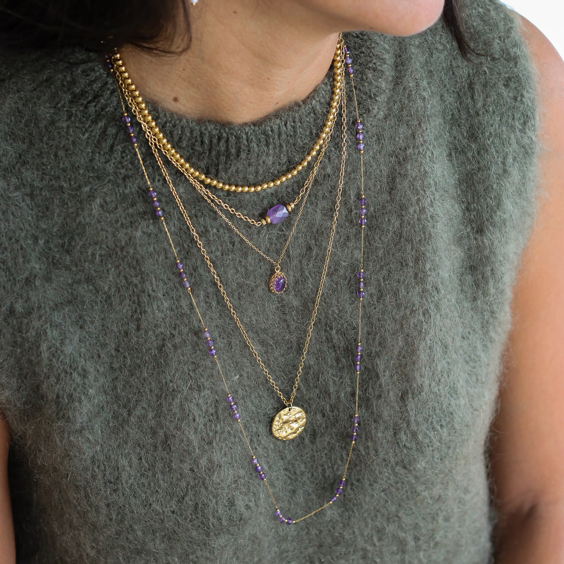 collier sautoir assemblé à Paris en acier inoxydable et médaillon 