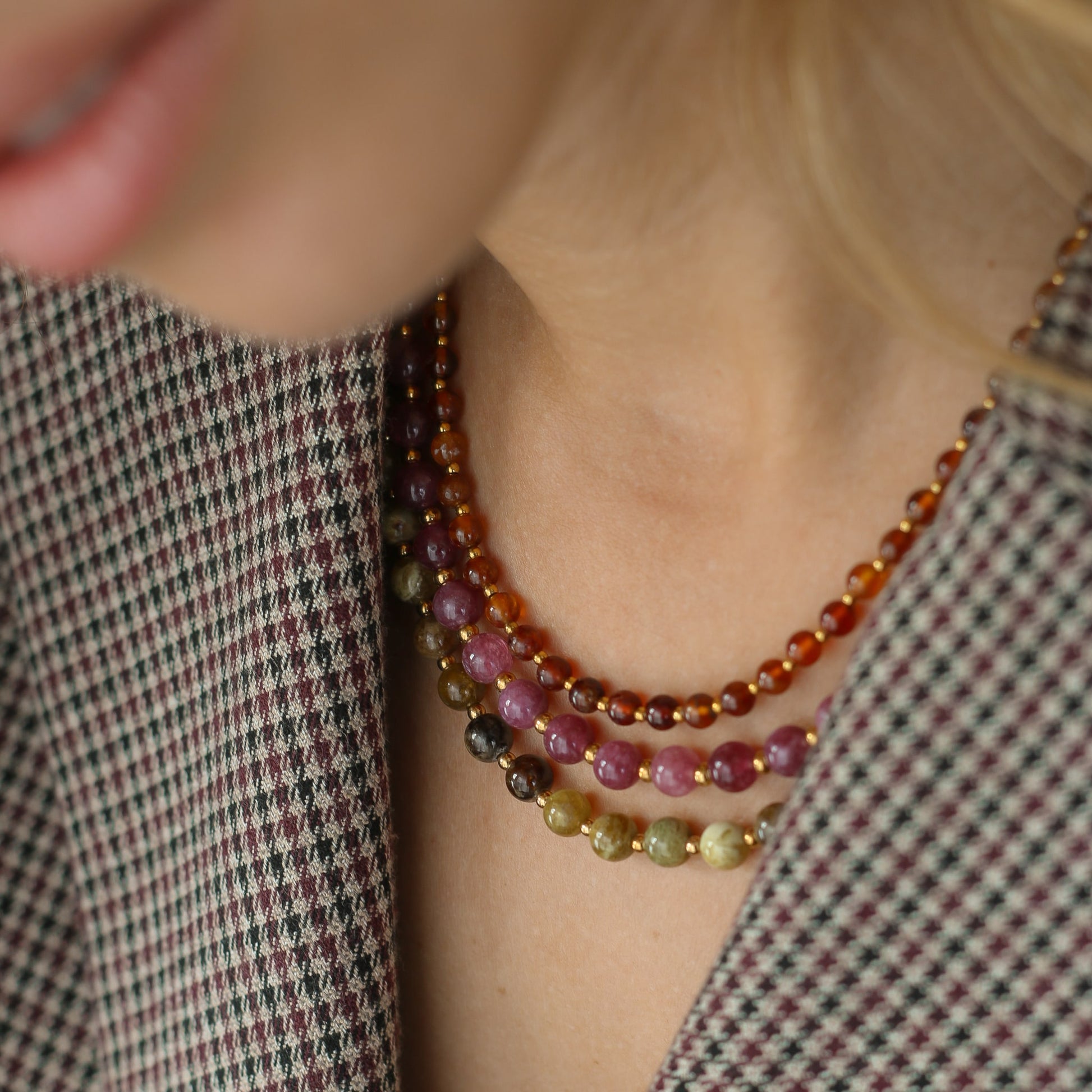 Collier Billie en Grenat orangé fin monté à la main à Paris