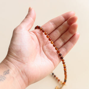 le cadeau pour un anniversaire, un collier en perles fines de Grenat orangé 