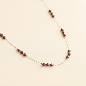 Sautoir en Grenat sur une chaine en acier inoxydable résistant 