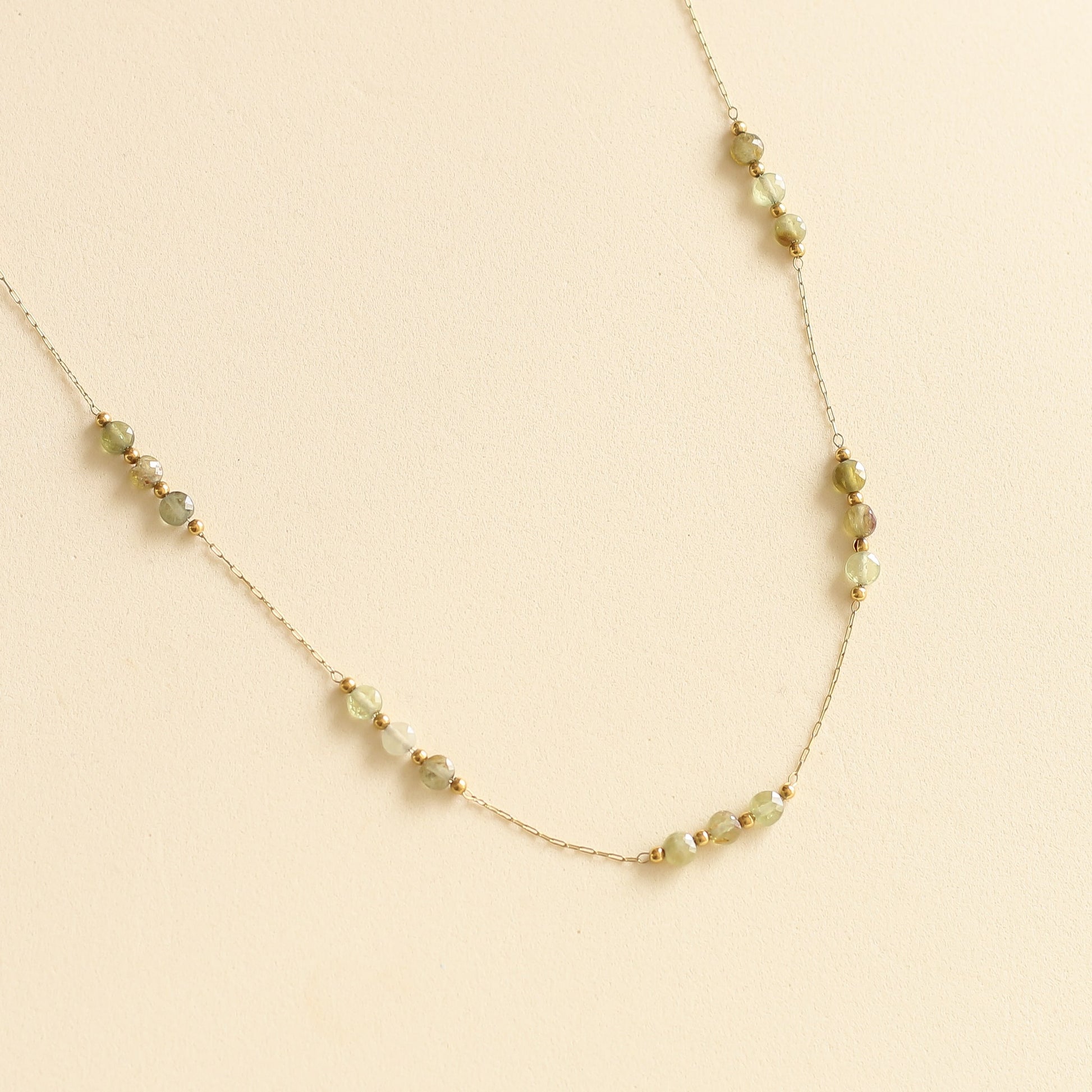 collier en Grenat vert et chaine en acier inoxydable fait main