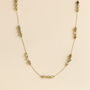 collier sautoir en Grenat vert et chaine dorée 