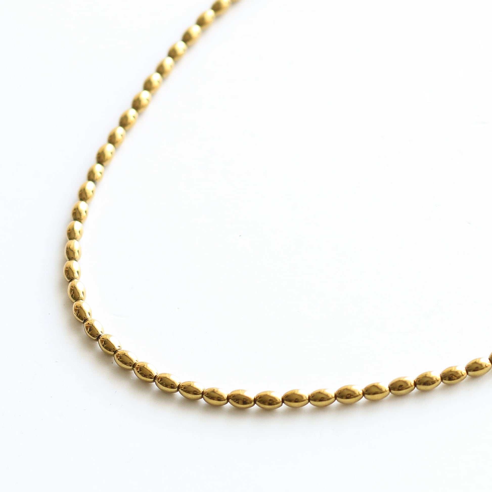Collier Hématite dorée, détail des pierres, création Mahny bijoux pierres semi-précieuses.