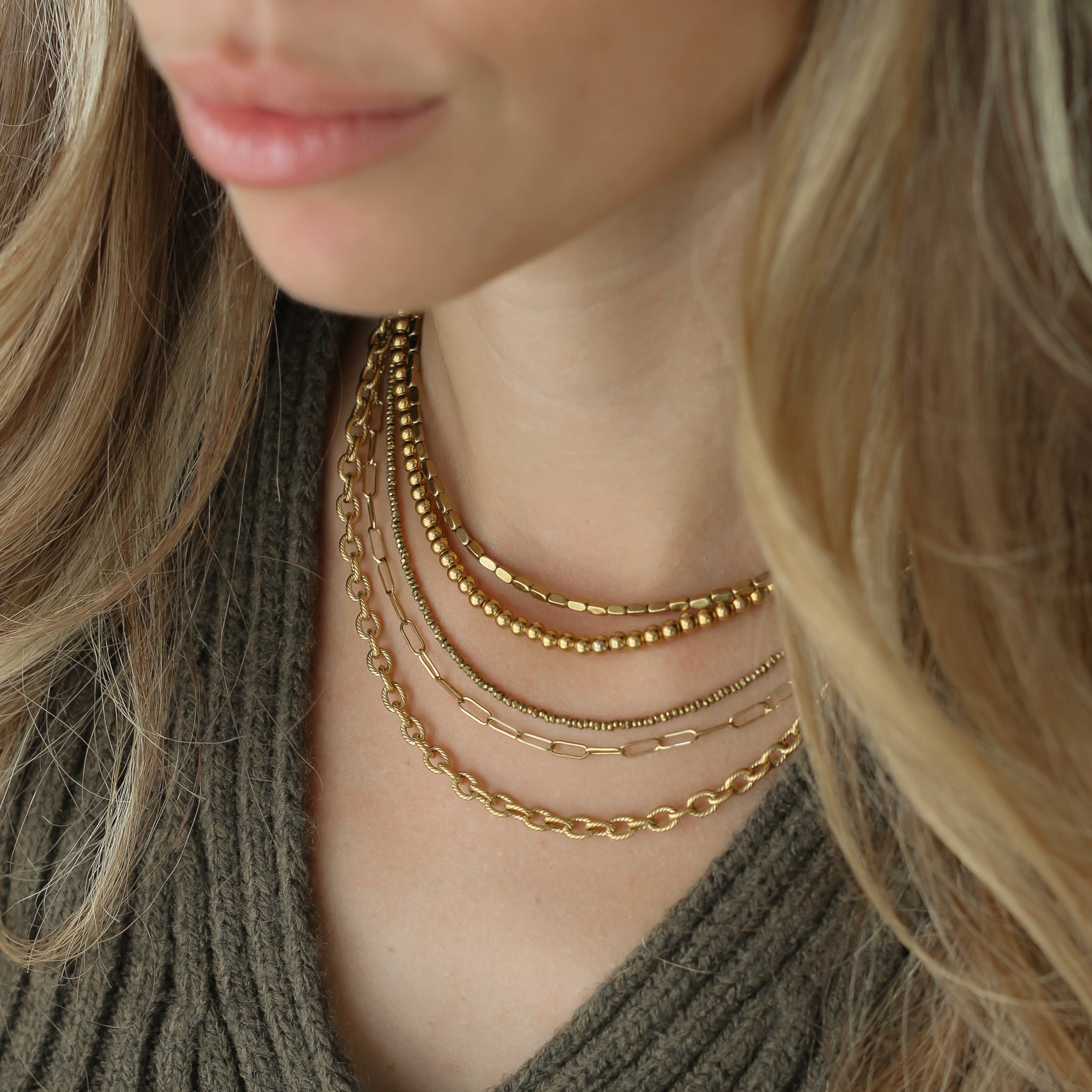 Collier hématite dorée rectangulaire, bijou monté à la main