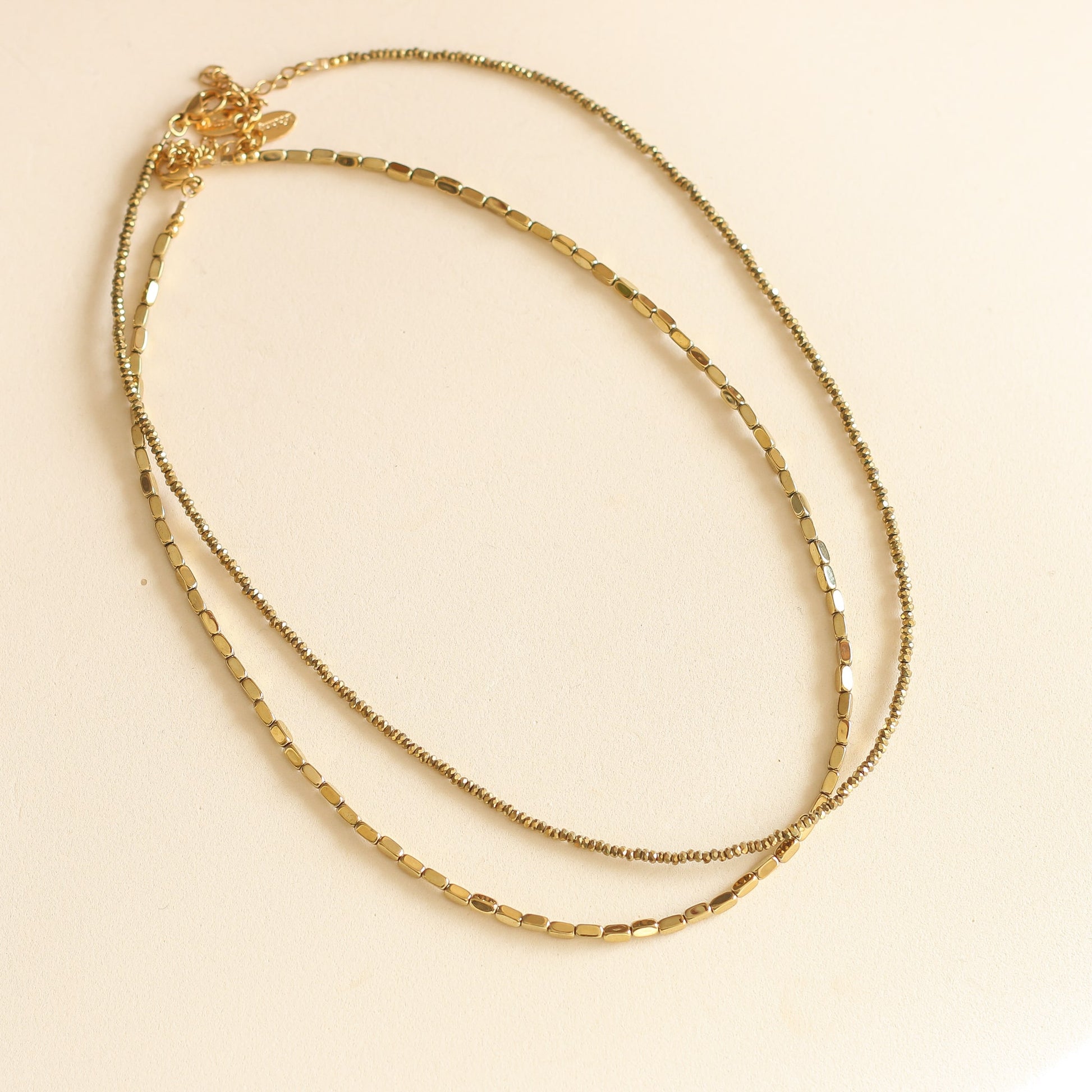 Collier fin en perles d'Hématite facettée 