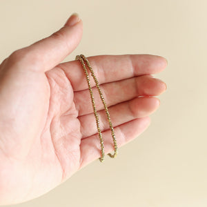 Collier fin Hématite en perles facettée au style minimaliste