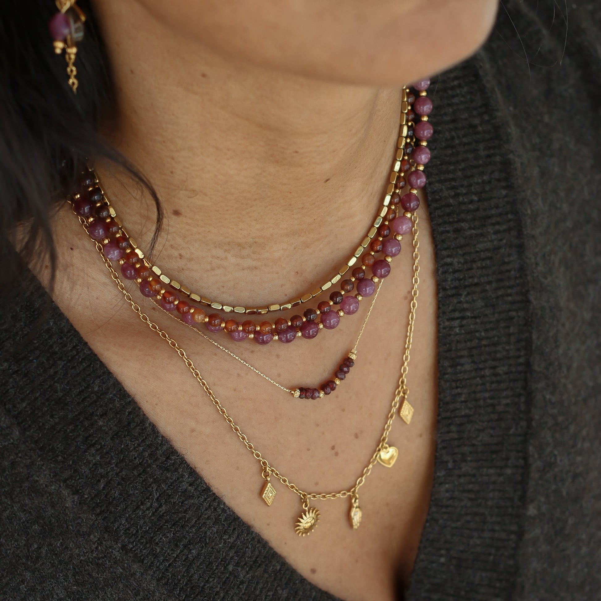 Collier hématite dorée rectangulaire, bijou minimaliste chic