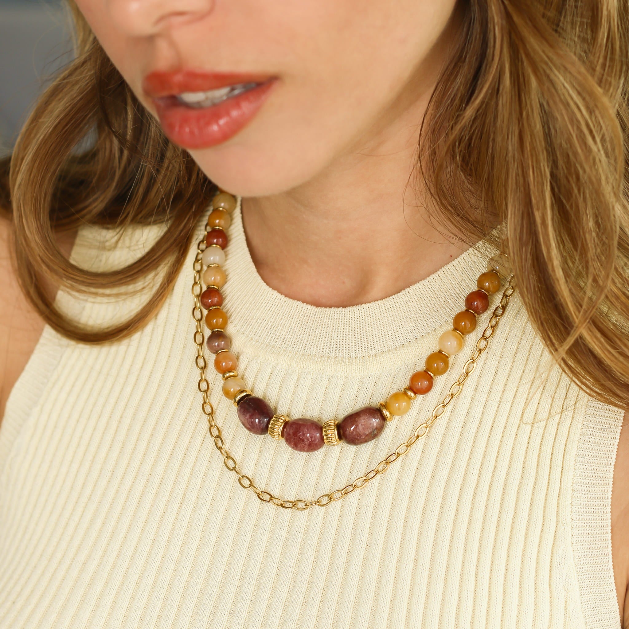 Collier Sunshine Jade Jaune, vue rapprochée, Mahny bijoux pierre fine.