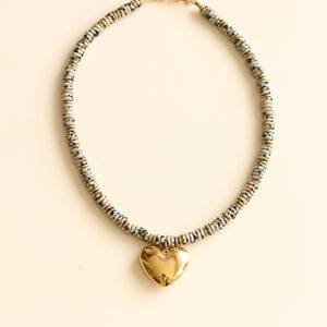 collier trendy avec pendentif coeur et perles de Jaspe dalmatien