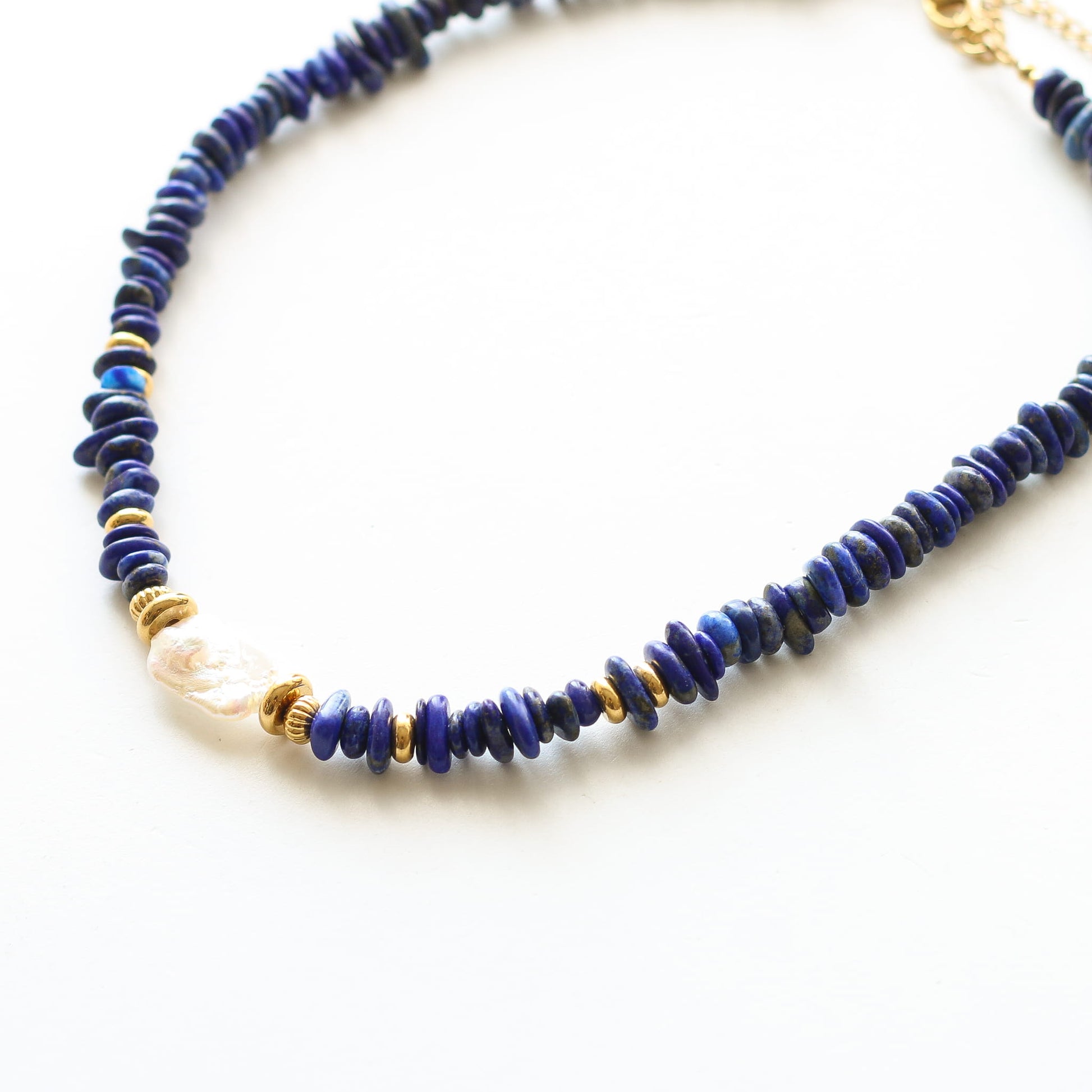 Collier Lapis Lazuli Nacre, détail des pierres, Mahny bijoux pierre fine.