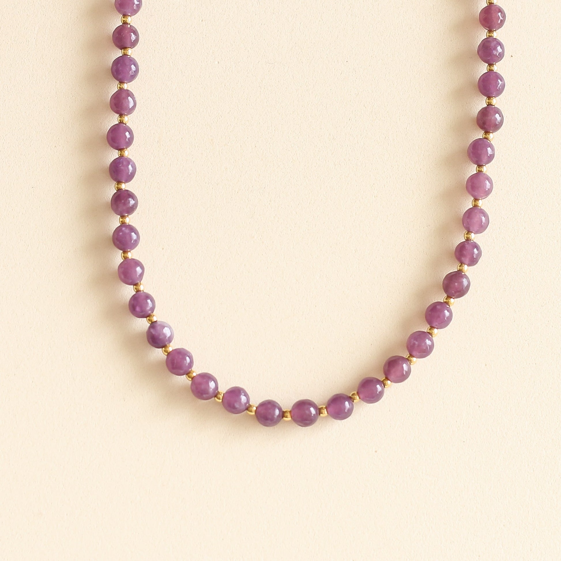 Collier Billie en perles de Lépidolite mauve tendance