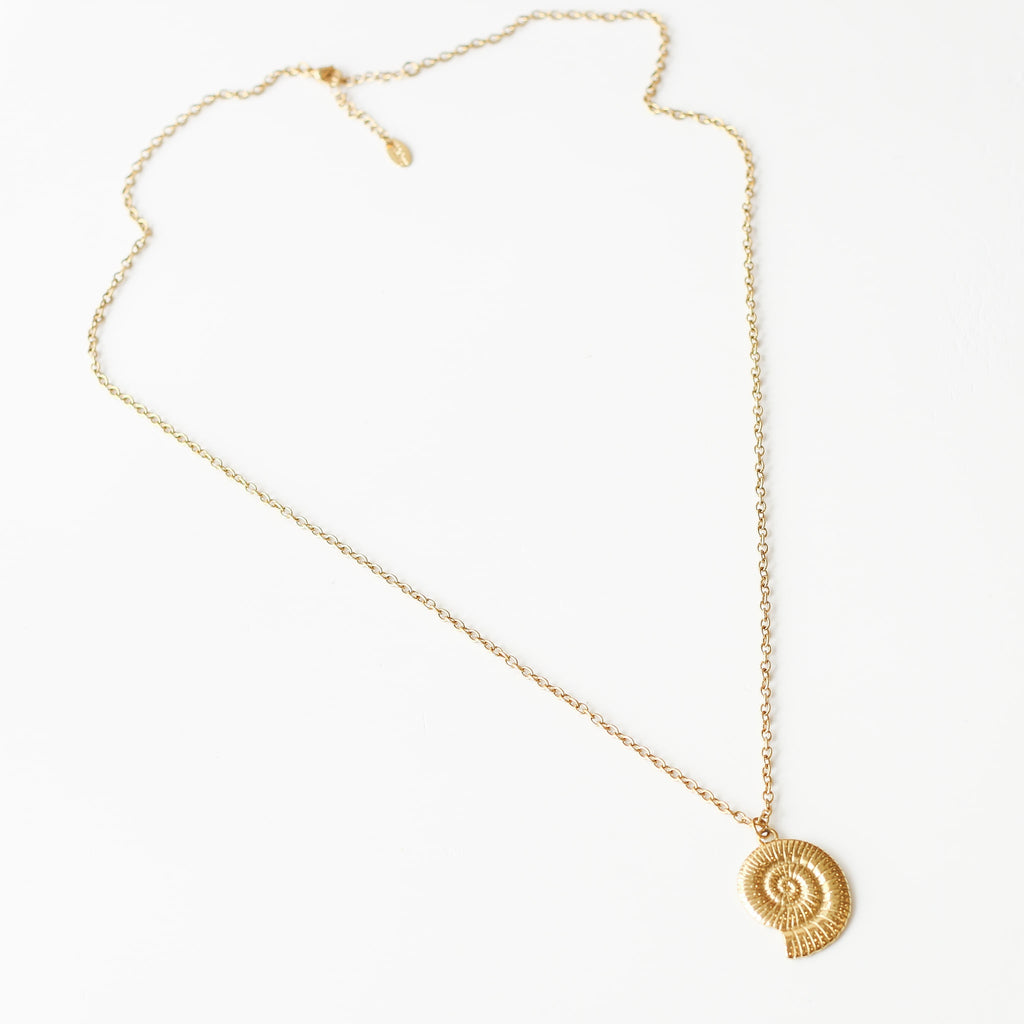 collier long ammonite coquillage escargot femme
