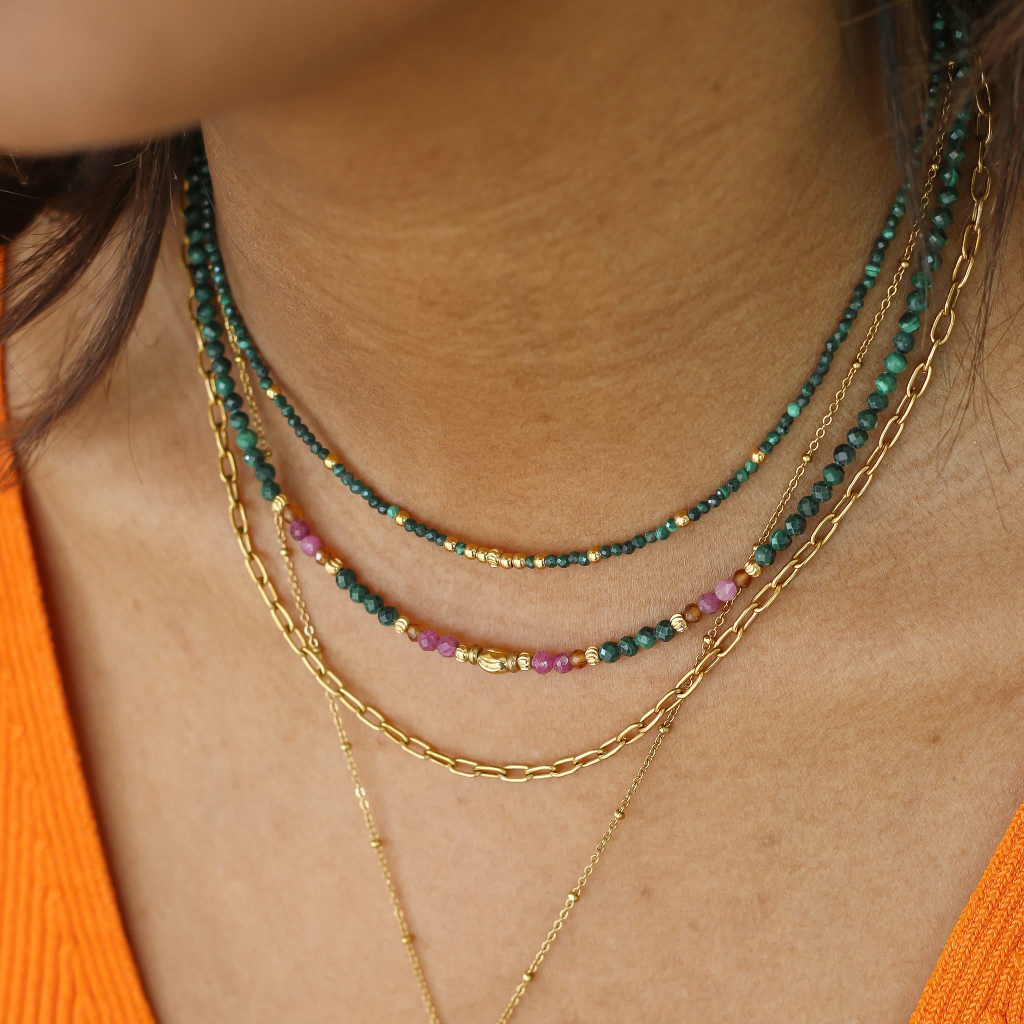 Collier Malachite perlé fin, vue rapprochée, Mahny bijoux pierre fine.