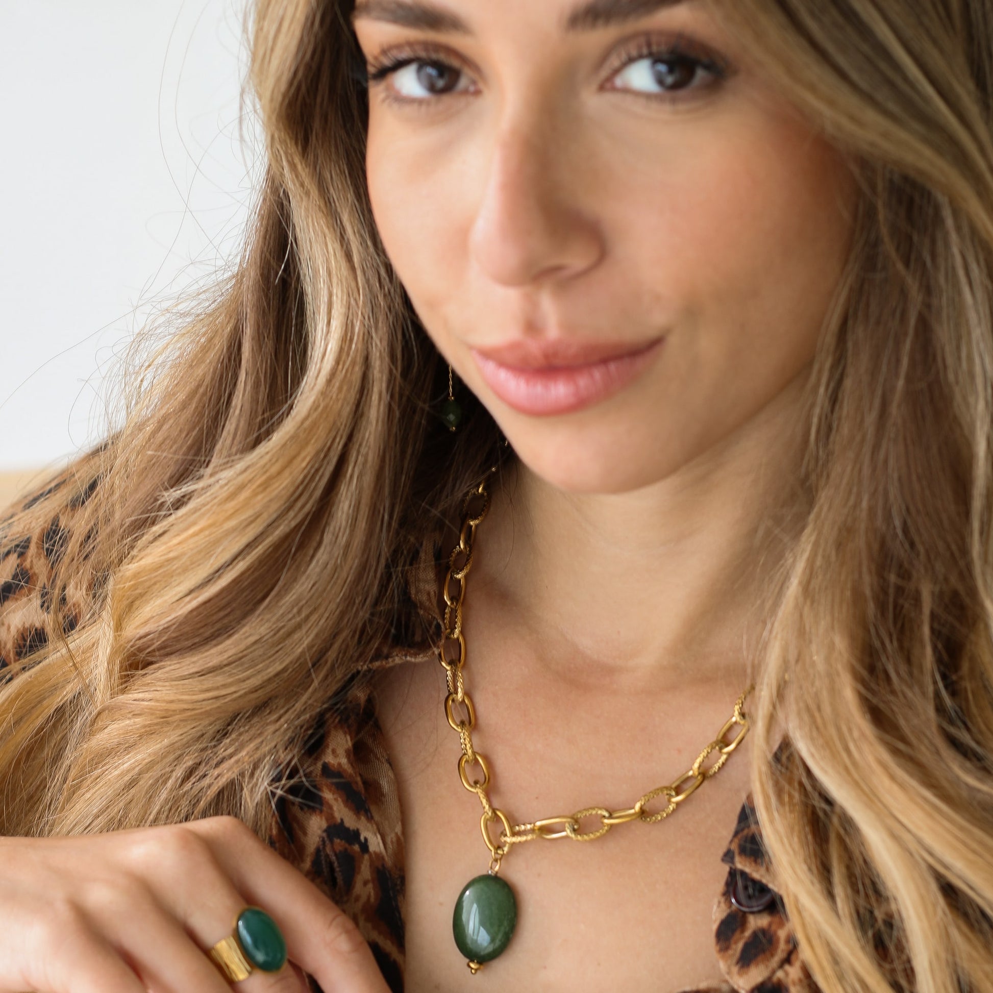 le collier parfait à offrir, chaine dorée et Néphrite jade