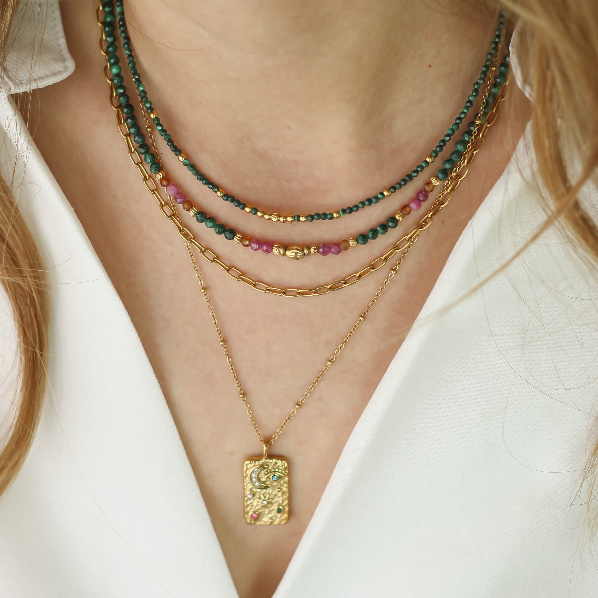 Collier Malachite et Rubis perlé, détail de la composition, création Mahny bijoux pierres semi-précieuses.