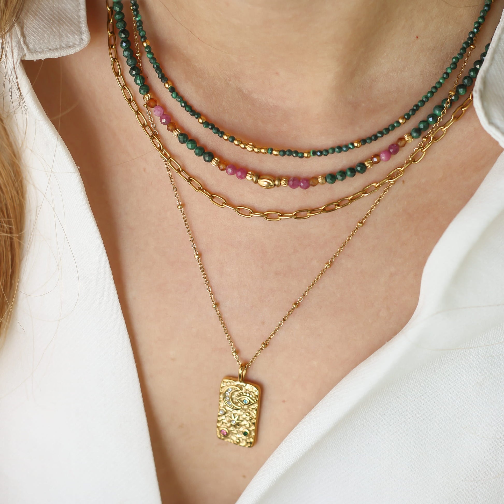 Collier Malachite et Rubis perlé, vue rapprochée, bijou femme pierres naturelles Mahny.