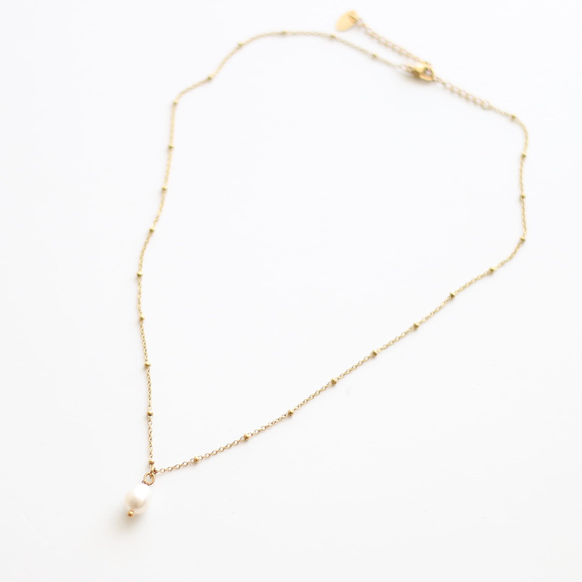 Collier en perle d'eau douce, création faite main.