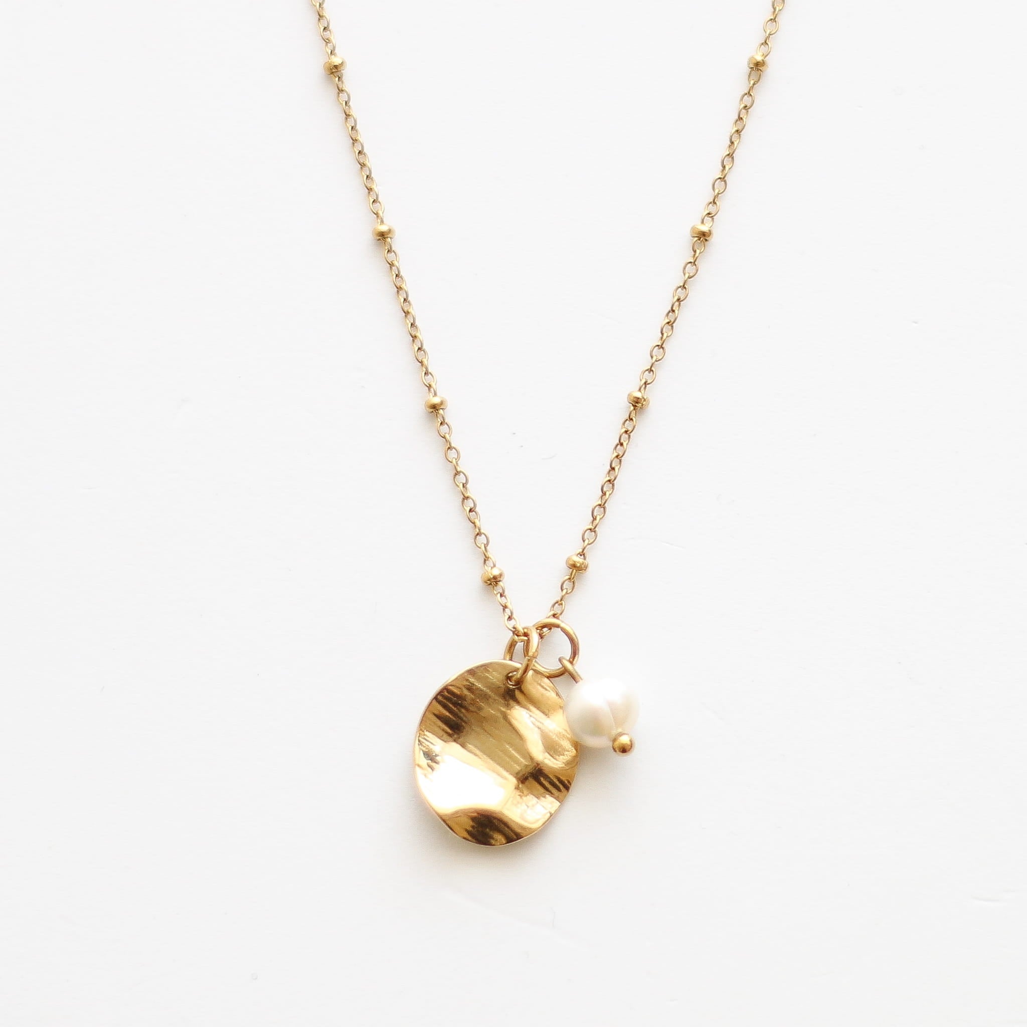Collier en perle d'eau douce, pierre naturelle fine.