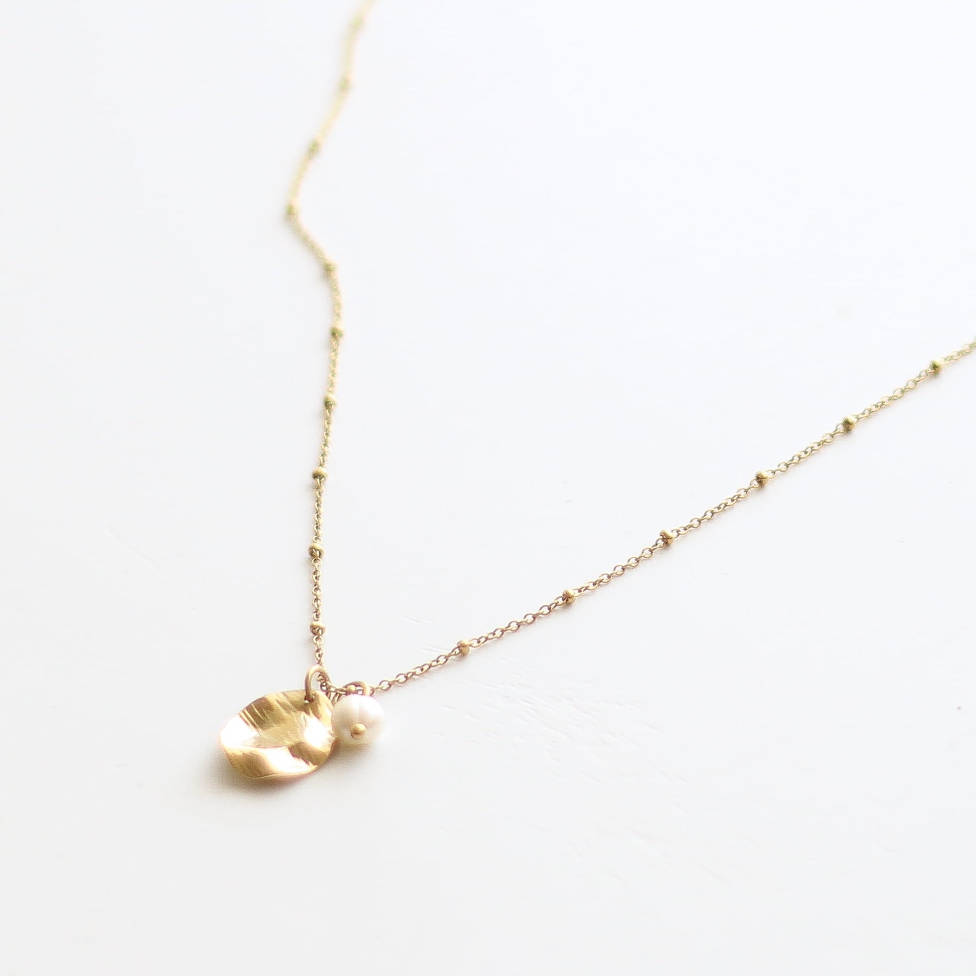 Collier en perle d'eau douce, pierre naturelle.