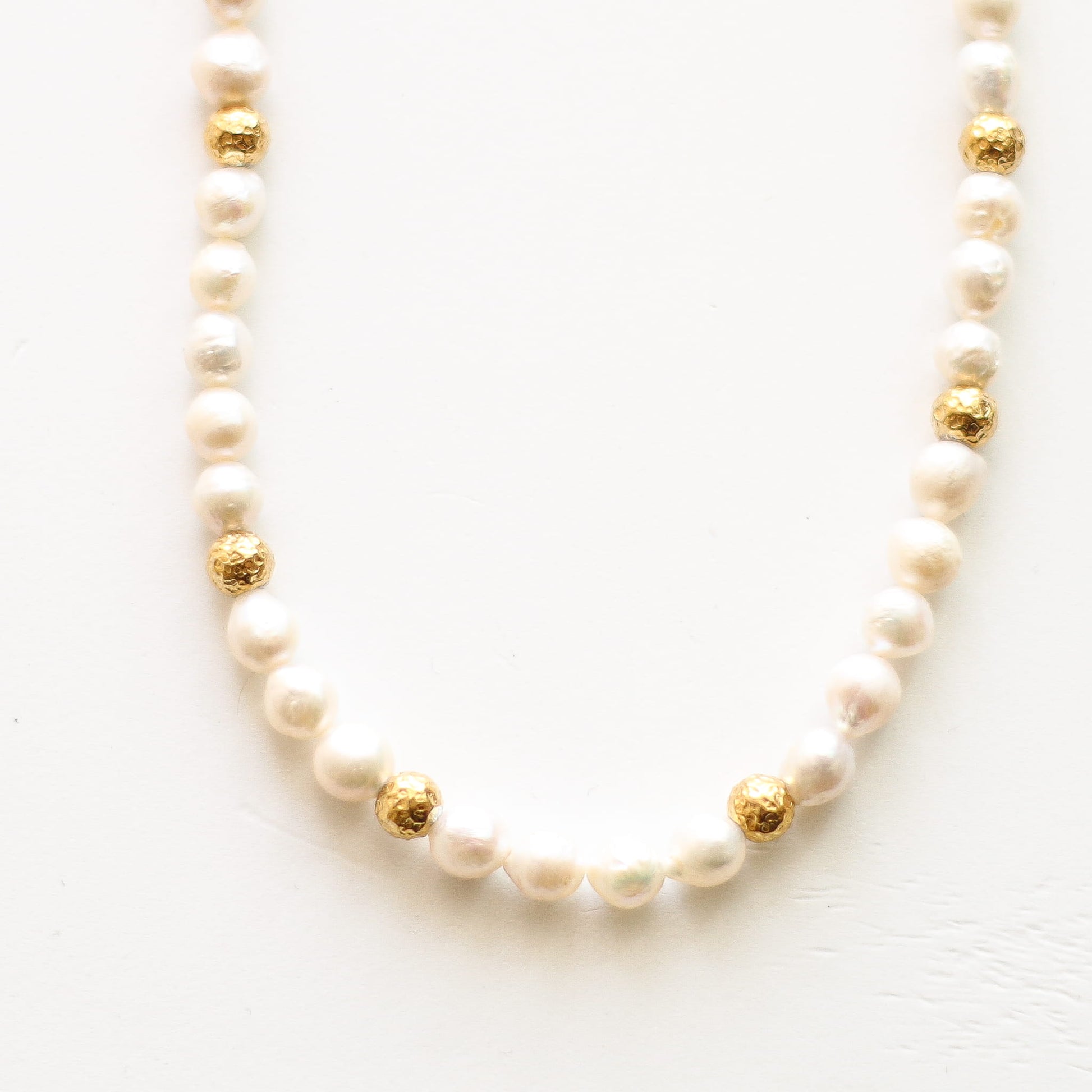 Collier en perle d'eau douce, hypoallergénique.