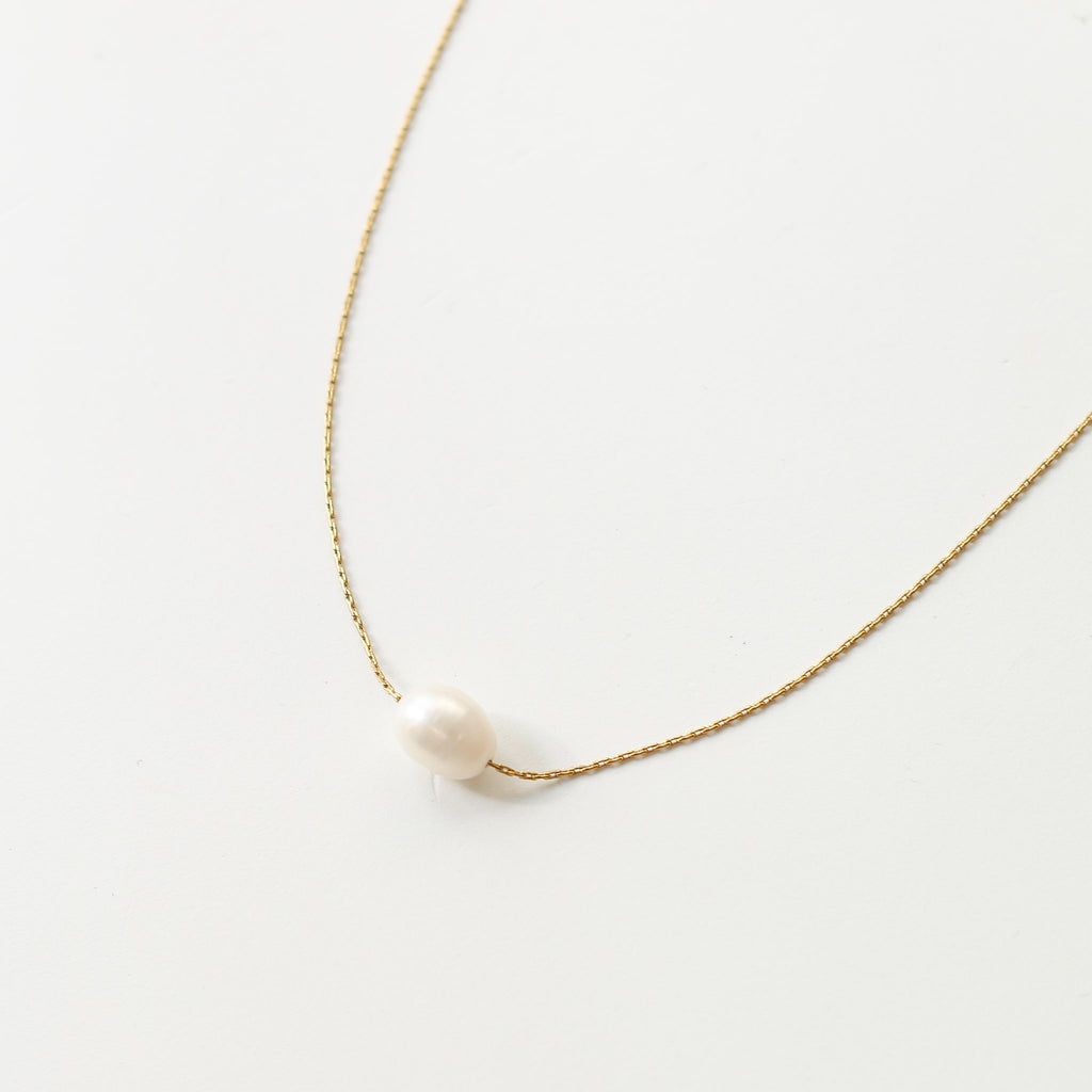 collier fin pendentif perle blanche chaine