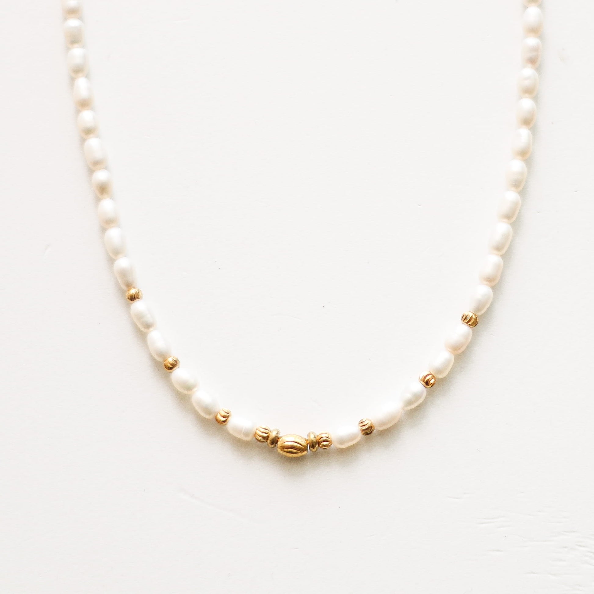 Collier en perle d'eau douce, pierre naturelle fine.
