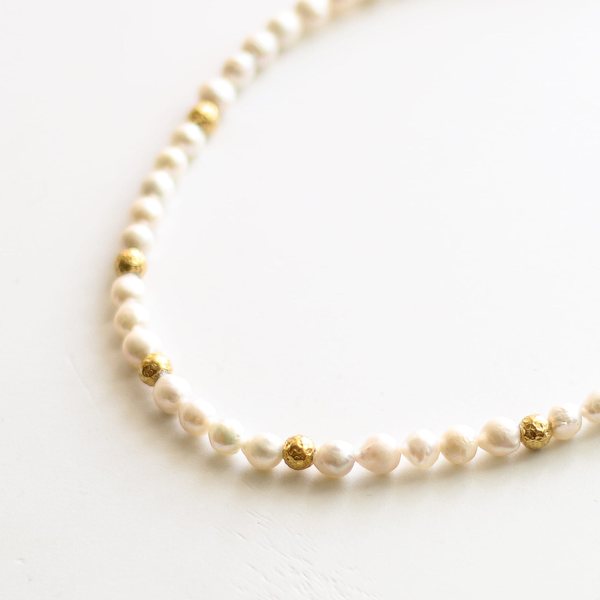 Collier en perle d'eau douce, création faite main.