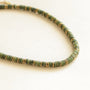 collier aux détails dorés et perles de Serpentine verte délicate