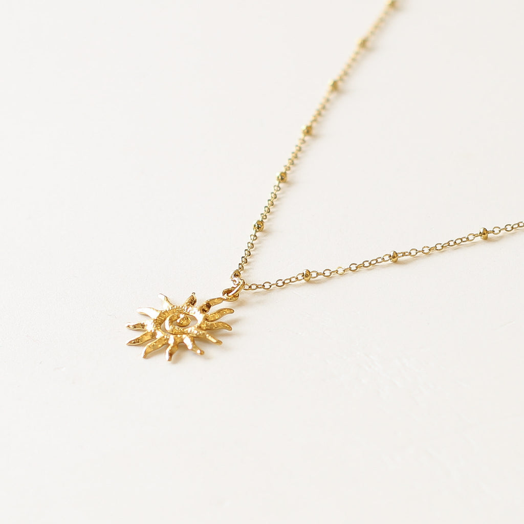 collier solar pendentif soleil dore bijou