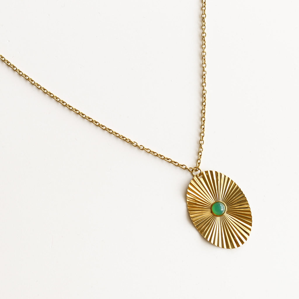 collier doré pierre verte femme