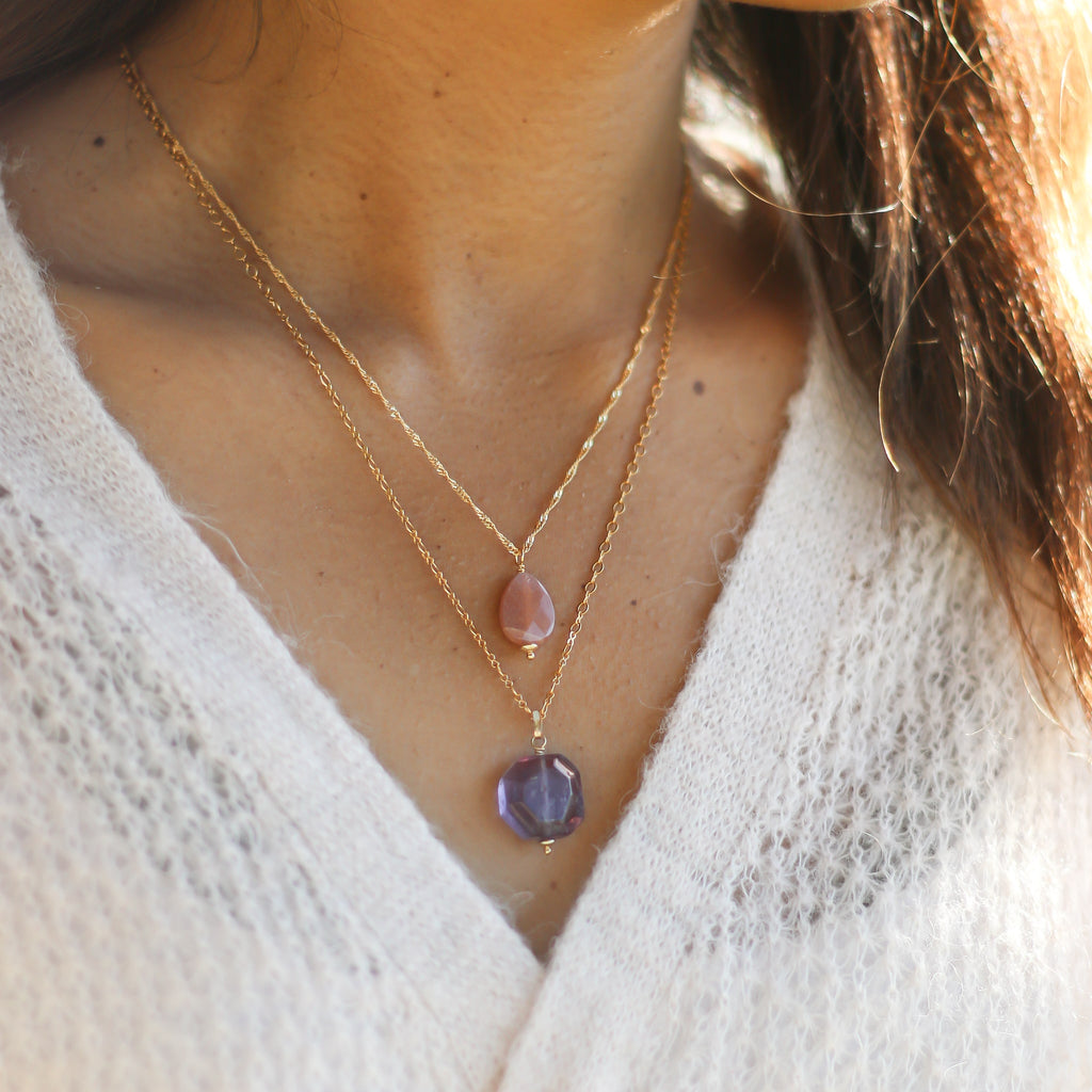 collier sérénité améthyste doré porté